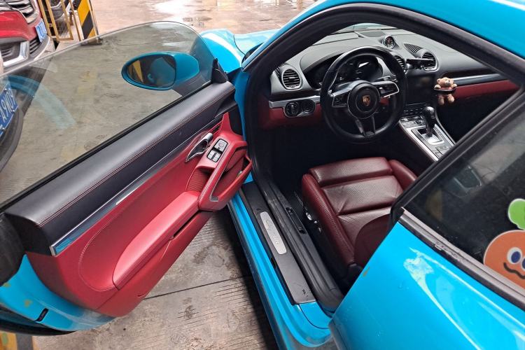 Used Porsche 718 2016 Cayman 2.0T
