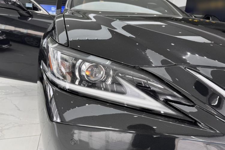 Used Lexus ES 2018 300h Premier Edition China V Standard Exterior 4