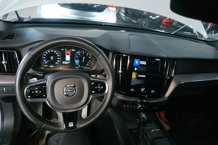 Used Volvo XC60 2019 T5 4x4 Smart & Dynamic Sport Edition China VI Standard