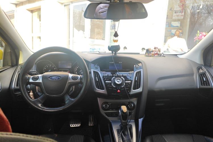 Used Ford Focus 2012 Hatchback 1.6L Automatic Fashion Edition
