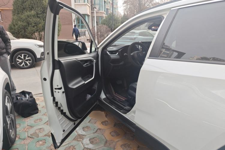 Used Toyota RAV4 2020 2.0L CVT Two-Wheel Drive Prestige Edition Driver Seat