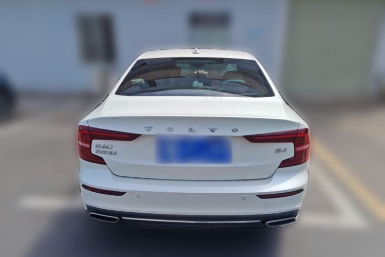 Used Volvo S60 2022 B4 Zhiyuan Luxury Edition
