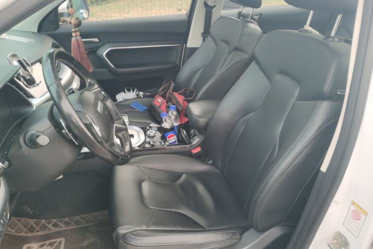 Used Haval H6 2017 Red Label 2.0T Automatic Two-Wheel Drive ZhiShang Model
