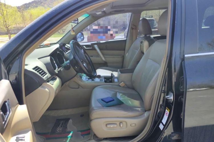 Used Toyota Highlander 2012 2.7L Two-Wheel Drive 7-Seater Luxury Edition Left Front Seat