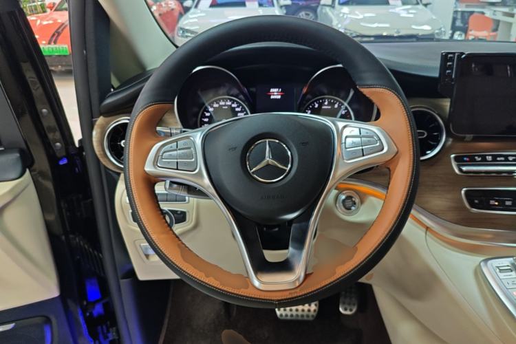 Used Mercedes-Benz V-Class 2021 V 260 L Long Wheelbase Prestige Edition Steering Wheel