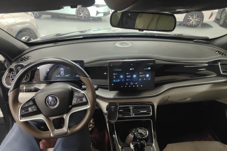 Used BYD Qin PLUS 2023 Champion Edition EV 510KM Beyond Model Center Console