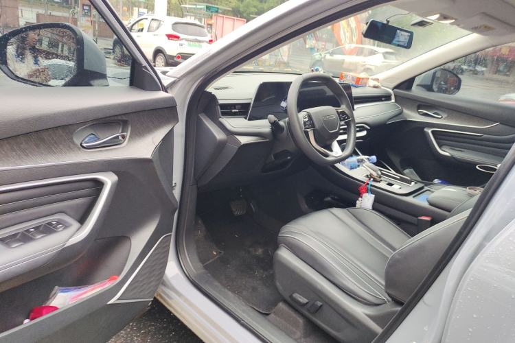 Used Venucia V 2022 260T Black Horse Edition · Idol
