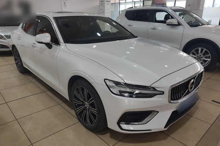 Used Volvo S60 2022 B4 Zhiyuan Luxury Edition
