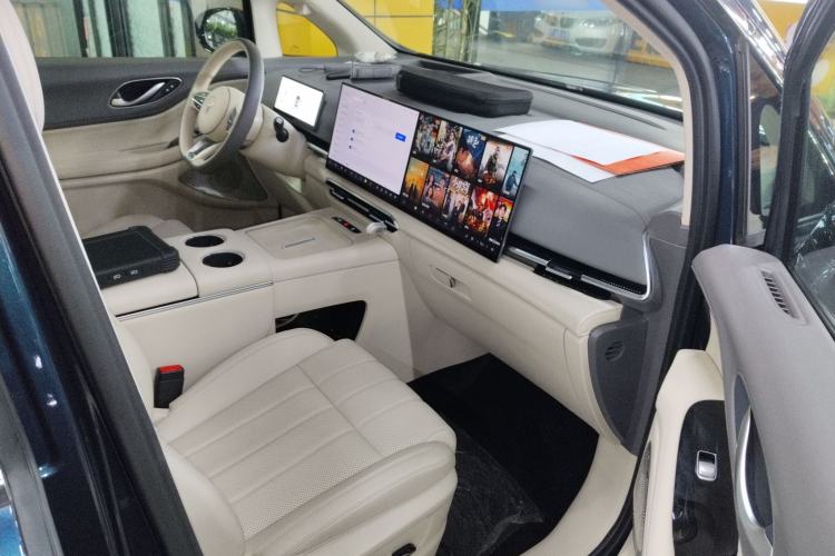 Used VOYAH Dream 2025 PHEV Four-Wheel-Drive Flagship Kunpeng Edition
