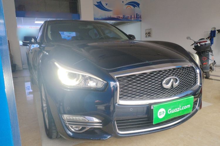 Used Infiniti Q70 2015 Q70L 2.5L Enjoyment Edition Front Right 45 Deg