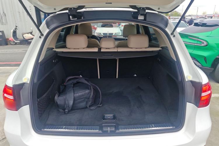 Used Mercedes-Benz GLC 2016 GLC 300 4MATIC Dynamic Model Trunk