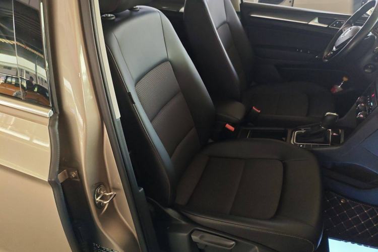 Used Volkswagen Golf Sportsvan 2018 230TSI Automatic Trend Edition Right Front Seat