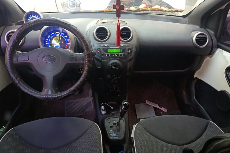 Used BYD F0 2015 1.0L AMT XuanKu Model Center Console