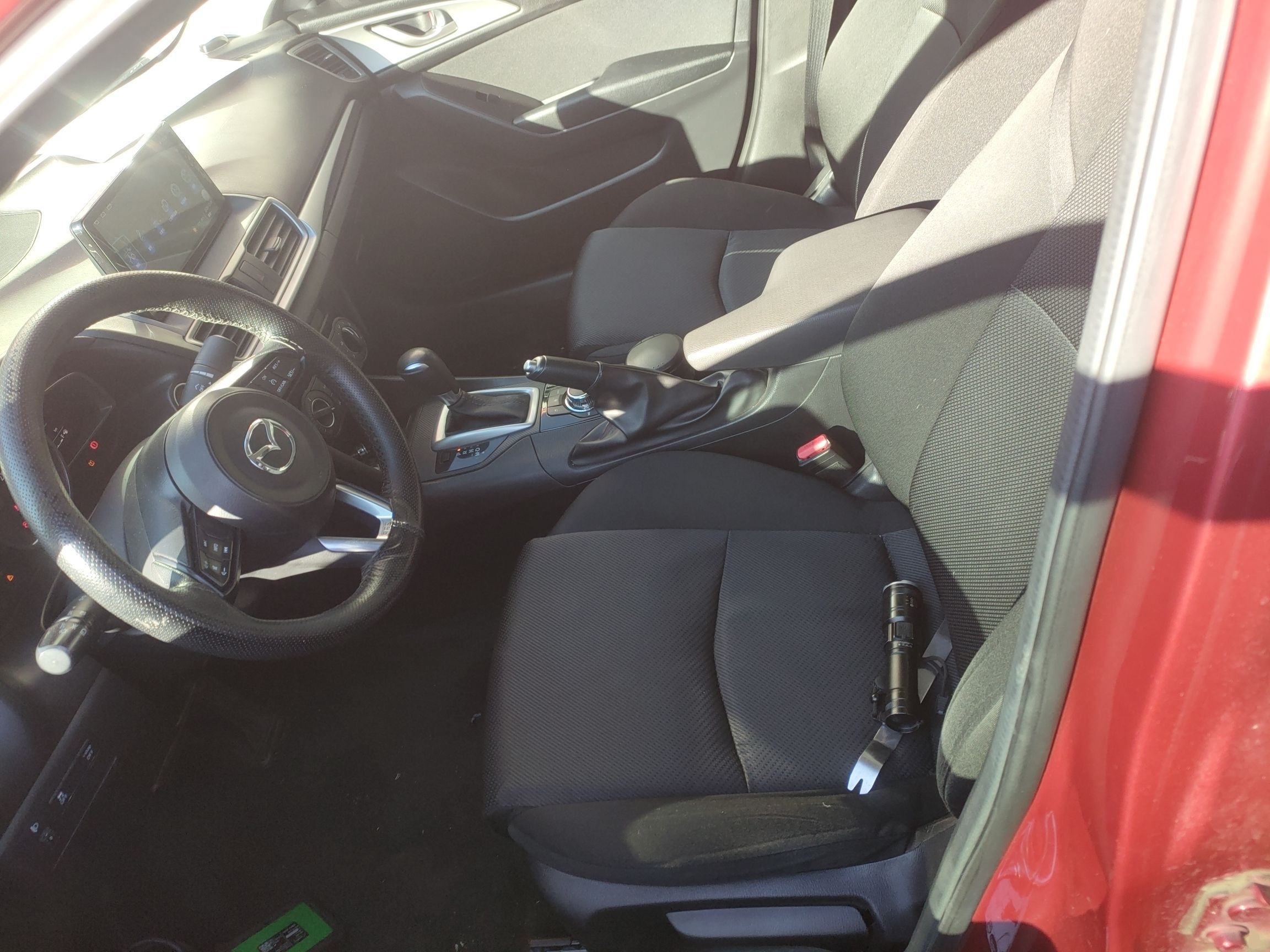 Переднее сиденье в автомобиле