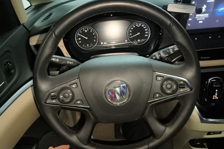 Used Buick GL8 2023 Facelifted Land Cruiser Executive Luxury Version
