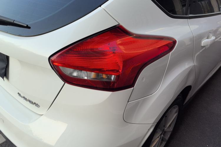 Used Ford Focus 2018 Hatchback Classic 1.6L Automatic Trendy SmartDrive Edition Exterior 4