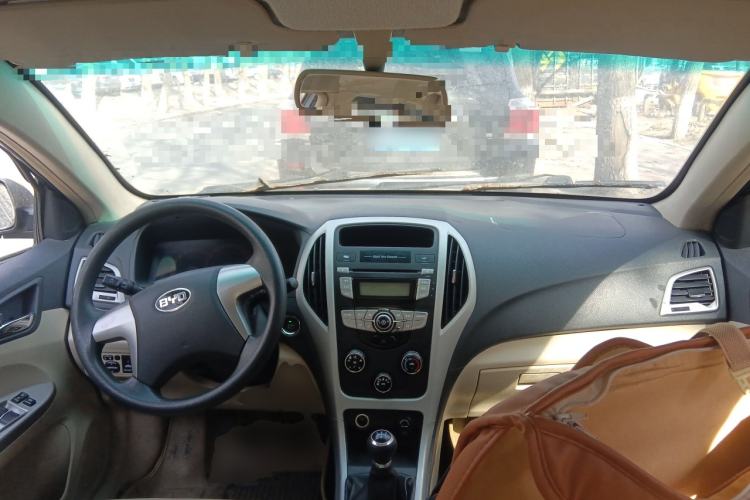 Used BYD F3 2015 Energy-Efficient Model 1.5L Manual Comfort Edition Center Console