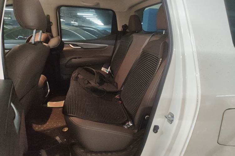 Used Dongfeng Palazzo 2022 2.0T Manual Two-Wheel Drive Luxury Version
