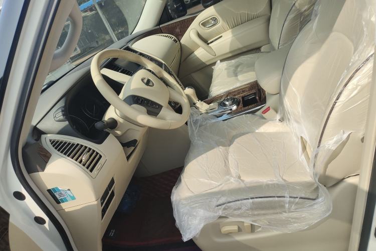 Used Nissan Patrol 2019 Y62 4.0L SE OPT with 18-inch Wheels – Middle East Left Front Seat