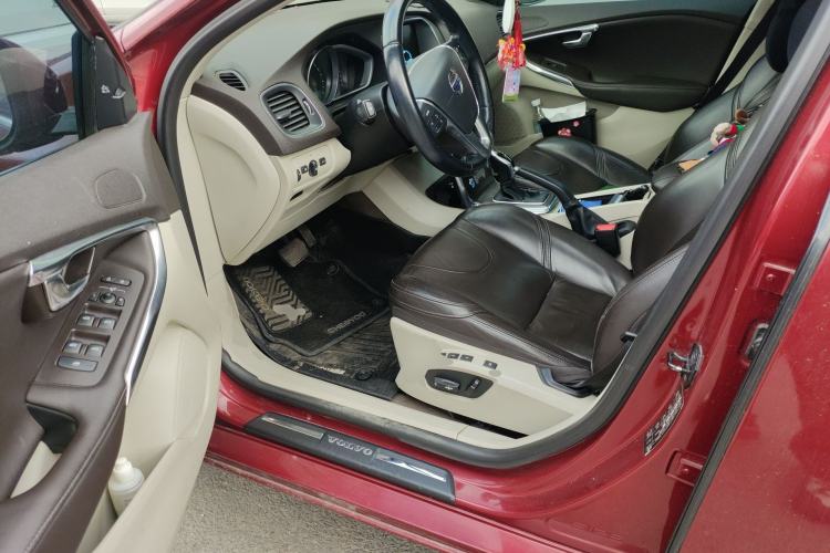 Used Volvo V40 2014 2.0T Zhiya Edition