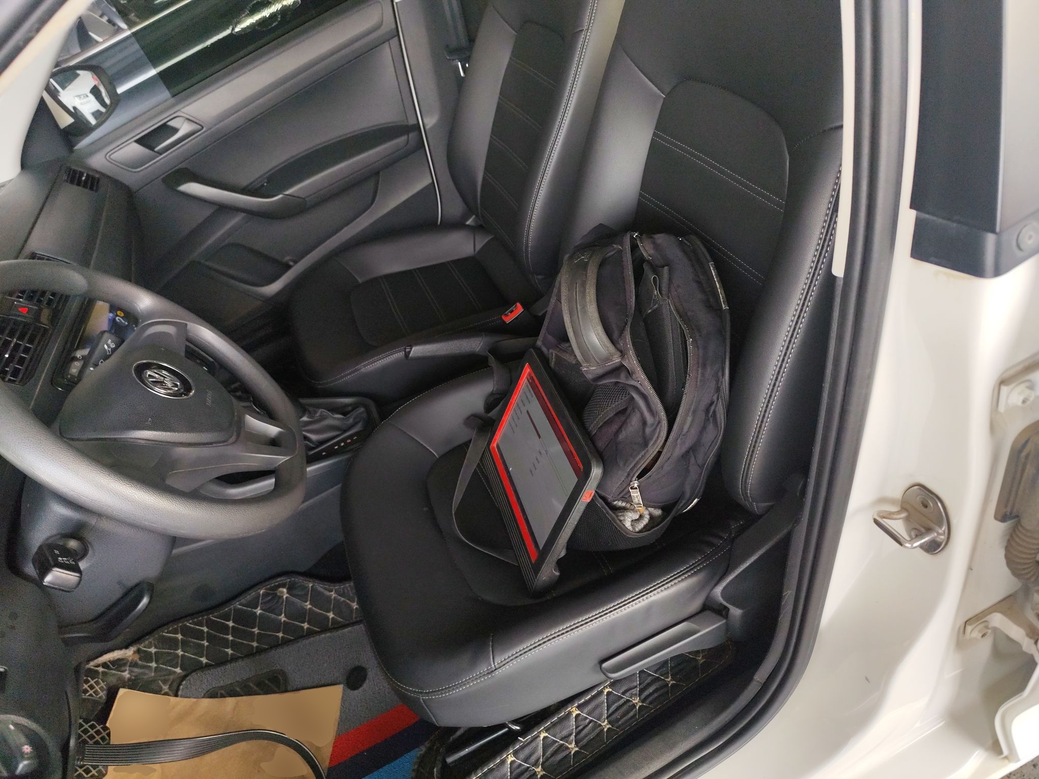 Переднее сиденье в автомобиле