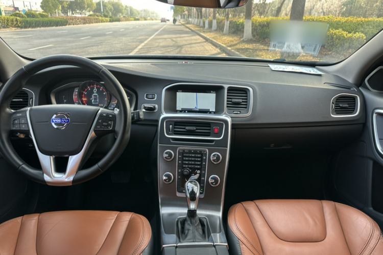 Used Volvo V60 2015 T5 Zhiya Edition