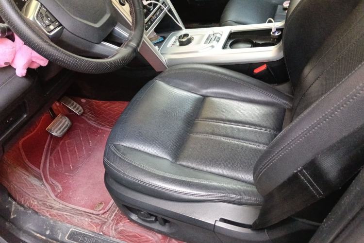 Used Land Rover Discovery Sport 2018 240 PS SE Version Left Front Seat