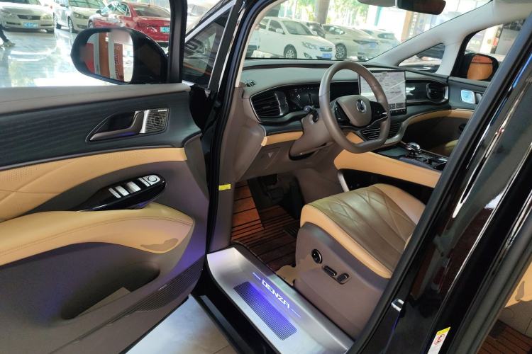 Used Denza D9 2022 DM-i 970 Four-Wheel Drive Flagship Model
