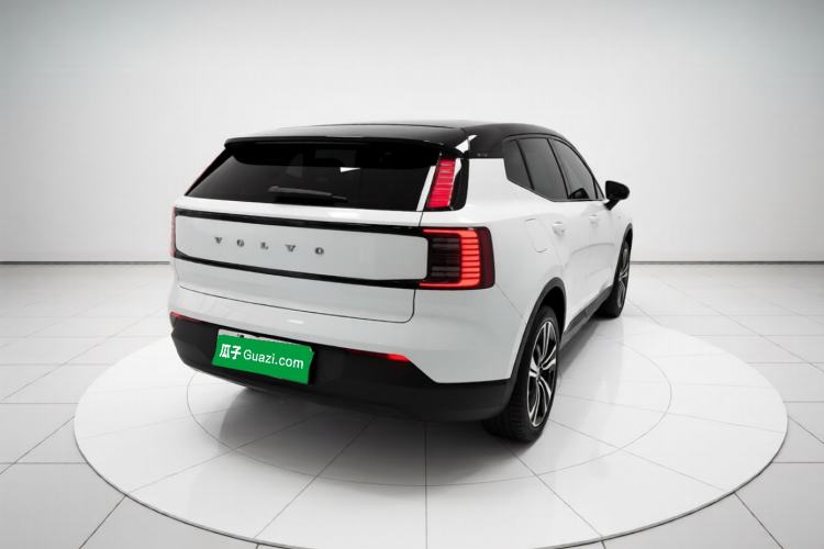 Used Volvo EX30 2025 Rear-Drive Long-Range Plus Model
