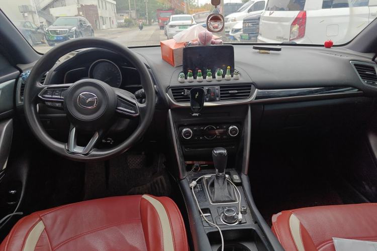 Used Mazda CX-4 2018 2.0L Automatic Two-Wheel Drive Blue Sky Exploration Version China V Standard Center Console