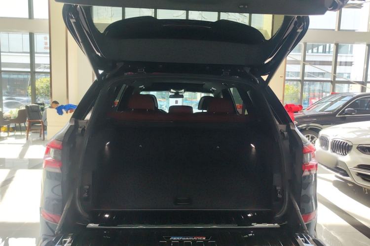 Used BMW X5 2022 Restyled xDrive 40Li M Sport Package Trunk