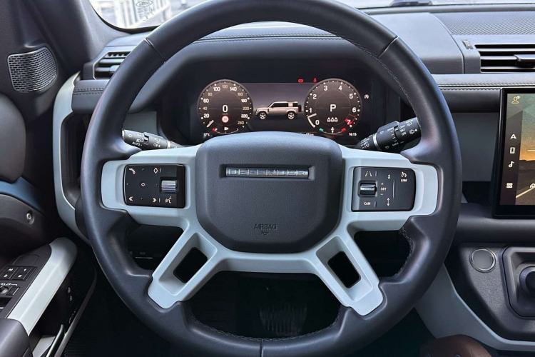 Used Land Rover Defender 2023 Facelift 110 3.0T P400 X-DYNAMIC HSE Steering Wheel