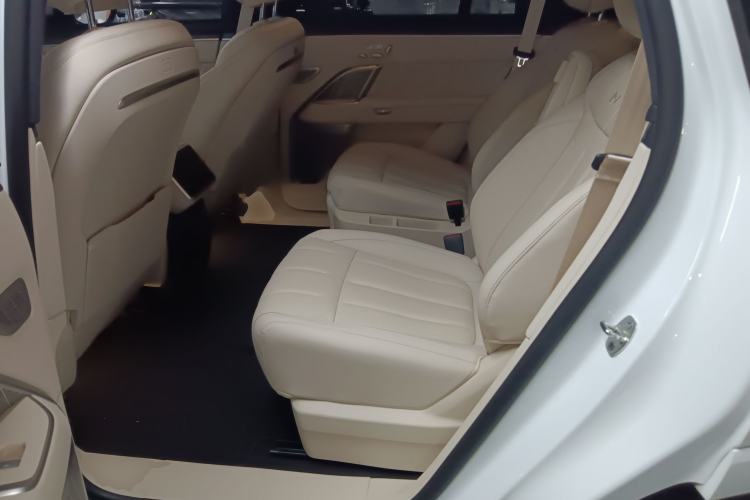 Used ONVO Luxeed L90 2025 Model—Ultra Six-Seater Version
