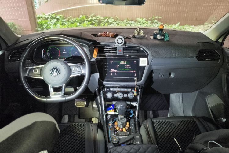 Used Volkswagen Tiguan L 2021 380TSI Automatic All-Wheel Drive R-Line Comfort Plus 7-Seater Center Console