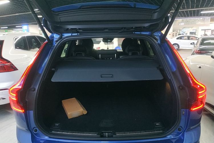 Used Volvo XC60 2019 T5 4x4 Smart & Dynamic Sport Edition China VI Standard