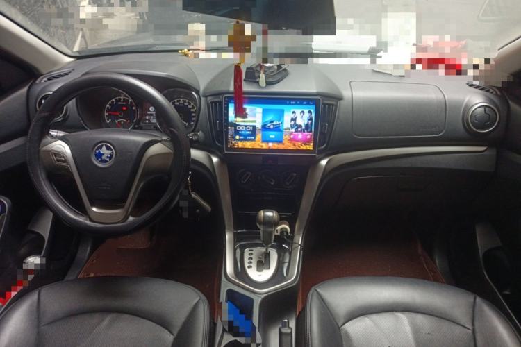 Used Venucia T70 2016 2.0L CVT Smart Choice Edition
