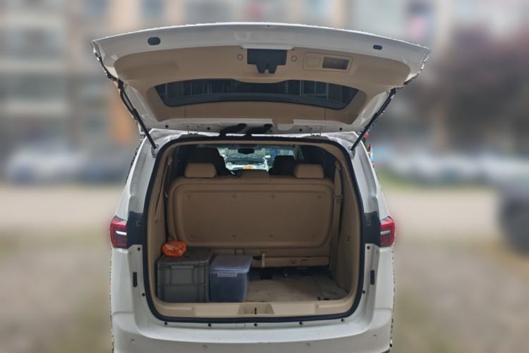 Used Buick GL8 2023 Facelifted Land Cruiser Executive Luxury Version