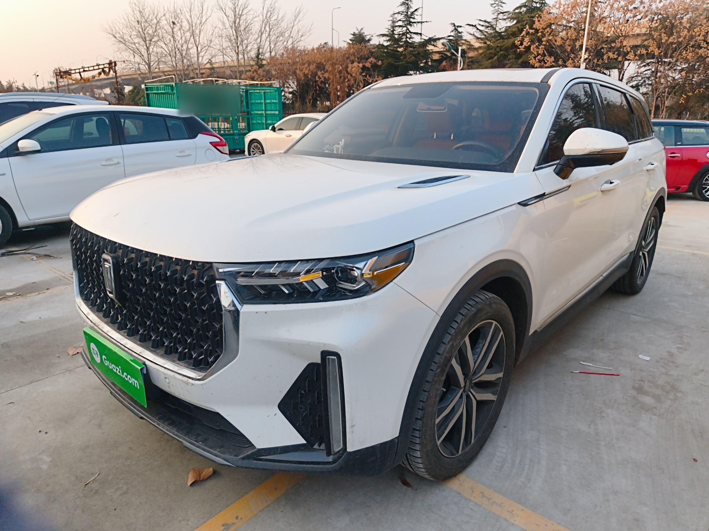 Под передней частью автомобиля