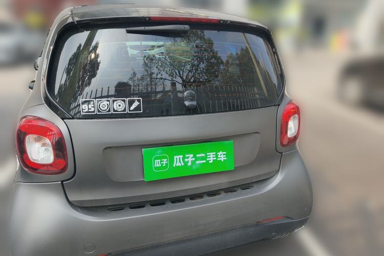 Used smart fortwo 2015 1.0L 52 kW hardtop Dynamic version
