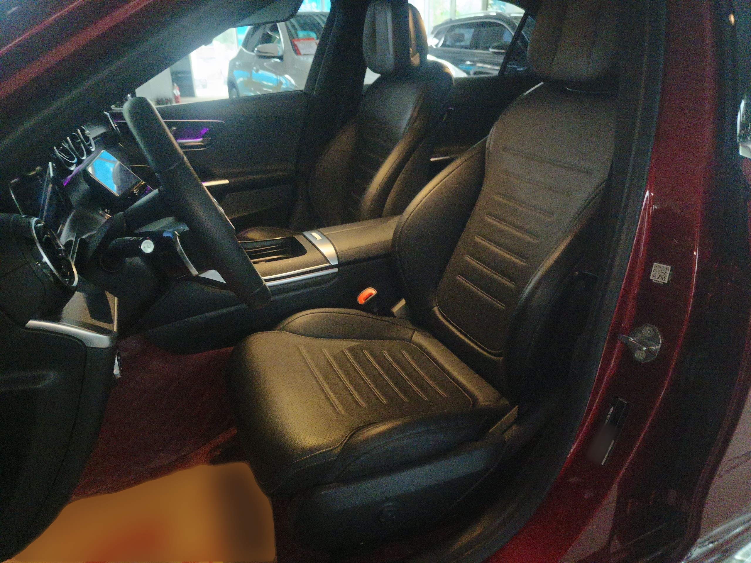 Переднее сиденье в автомобиле