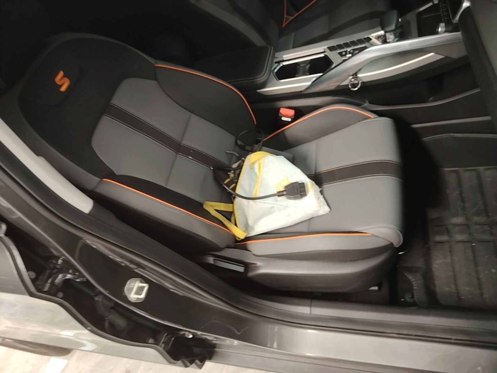Geely Auto Coolray 2024 1.5T DCT Longteng Edition — снимка 19