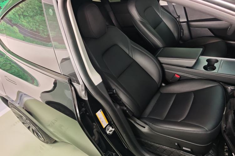 Used Tesla Model Y 2021 Standard Range Rear-Wheel Drive Version Right Front Seat