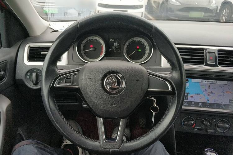 Used Skoda Rapid Spaceback 2018 1.6L Automatic Comfort Edition Steering Wheel