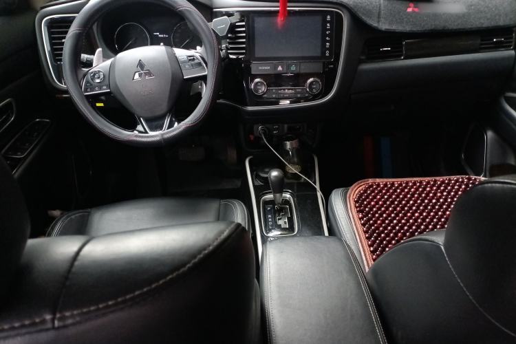 Used Mitsubishi Outlander 2019 2.4L 4x4 Zhi Xiang Edition 7 Seats China V Emission Standard