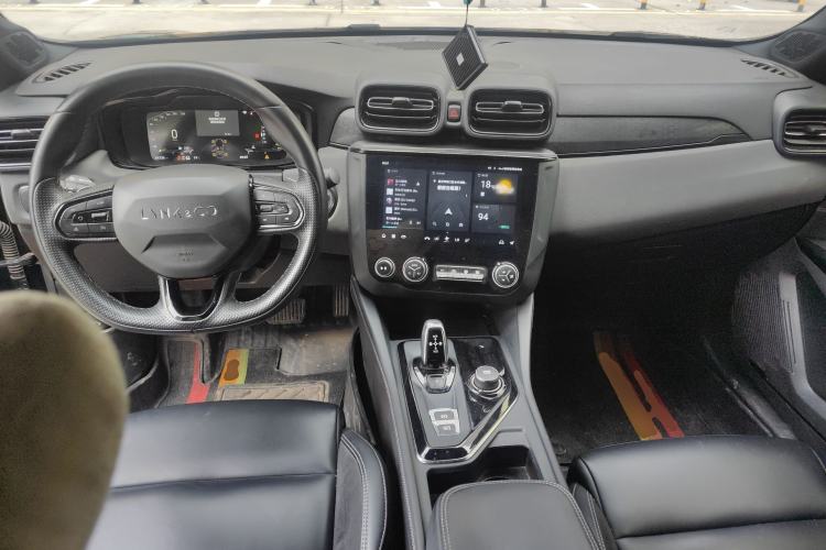 Used Lynk & Co 03 2022 2.0TD DCT GenioPlus Center Console