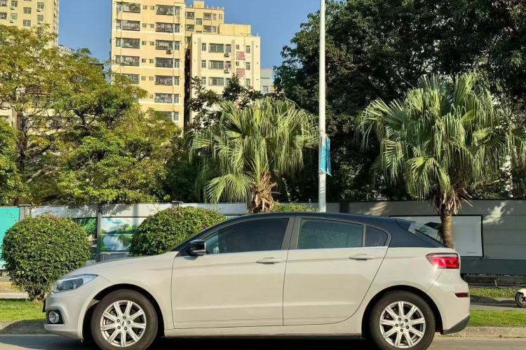 Used Qoros 3 2016 Hatchback 1.6L Automatic Zhiyue Model