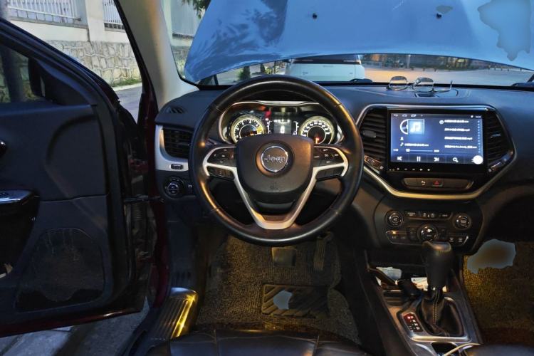 Used Jeep Cherokee 2016 2.4L Leading Edition
