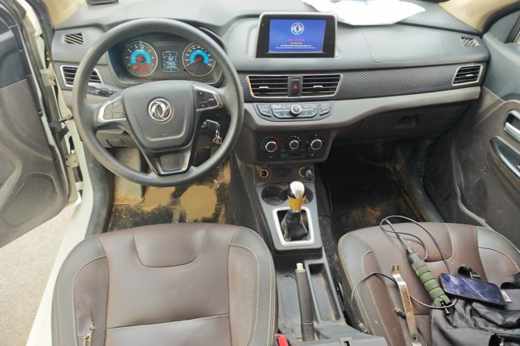 Used Dongfeng Fengon 330 2019 1.5L 330S Manual Comfort Version China VI Standard Center Console