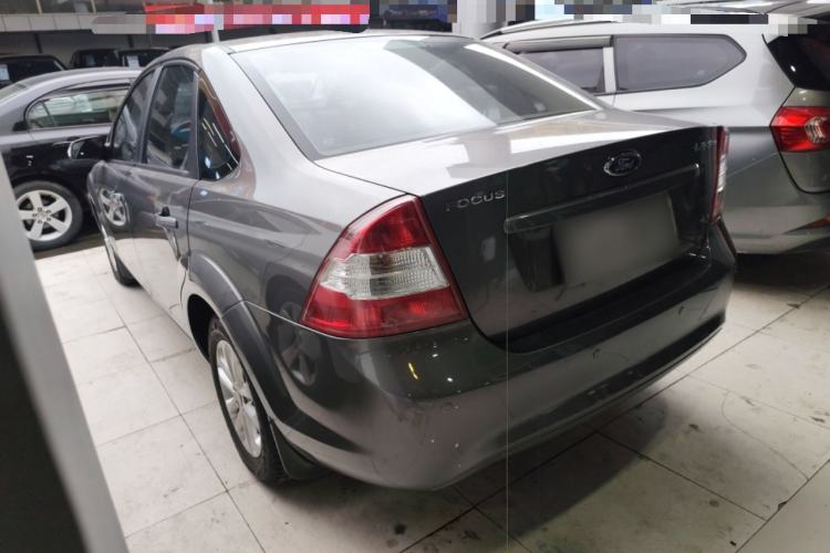 Used Ford Focus 2013 Sedan Classic 1.8L Manual Base Model Exterior 2