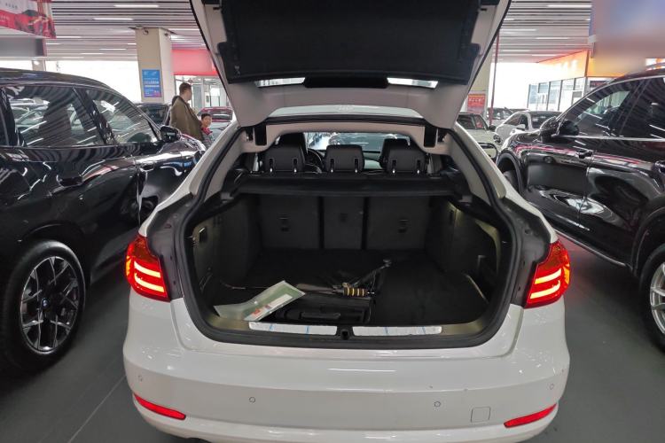 Used BMW 3 Series GT 2016 320i Fashion Model
